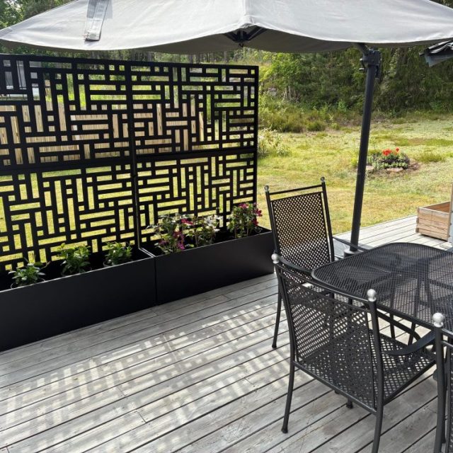 Blomlåda med spalje | 120x180cm | Stål | Svart